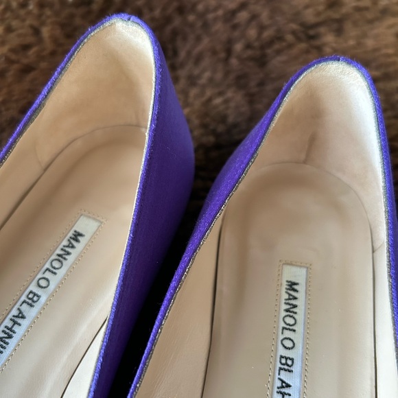 Manolo Blahnik Hangisi Satin Flats - Picture 9 of 13